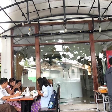 The Lodge Yangon Poshtel Extérieur photo
