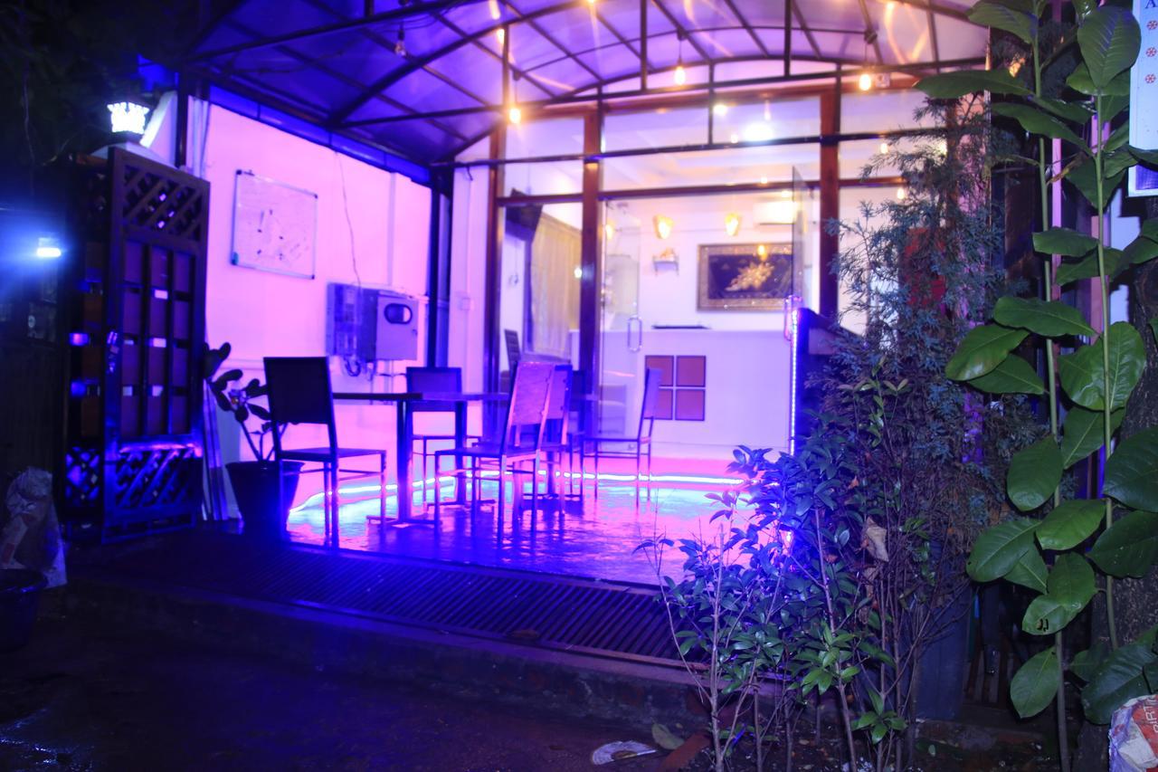The Lodge Yangon Poshtel Extérieur photo