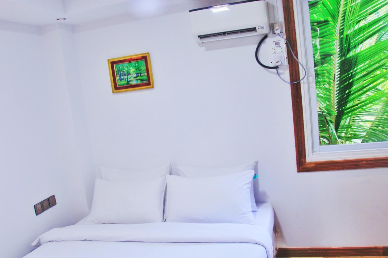 The Lodge Yangon Poshtel Extérieur photo