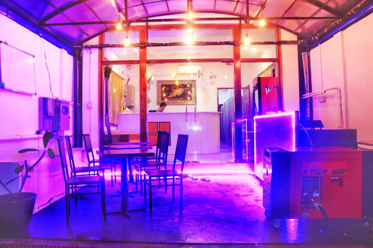 The Lodge Yangon Poshtel Extérieur photo