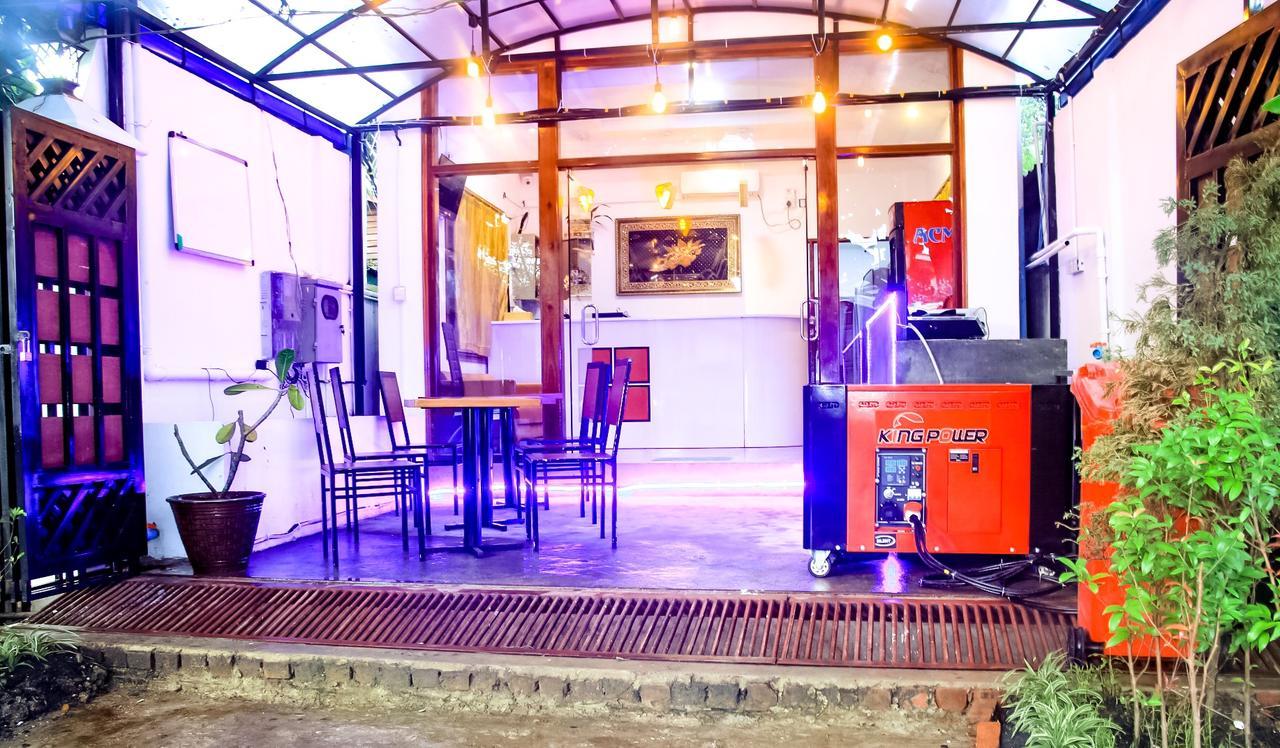 The Lodge Yangon Poshtel Extérieur photo
