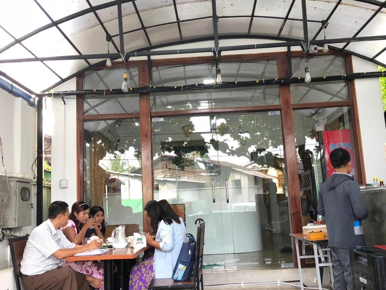 The Lodge Yangon Poshtel Extérieur photo