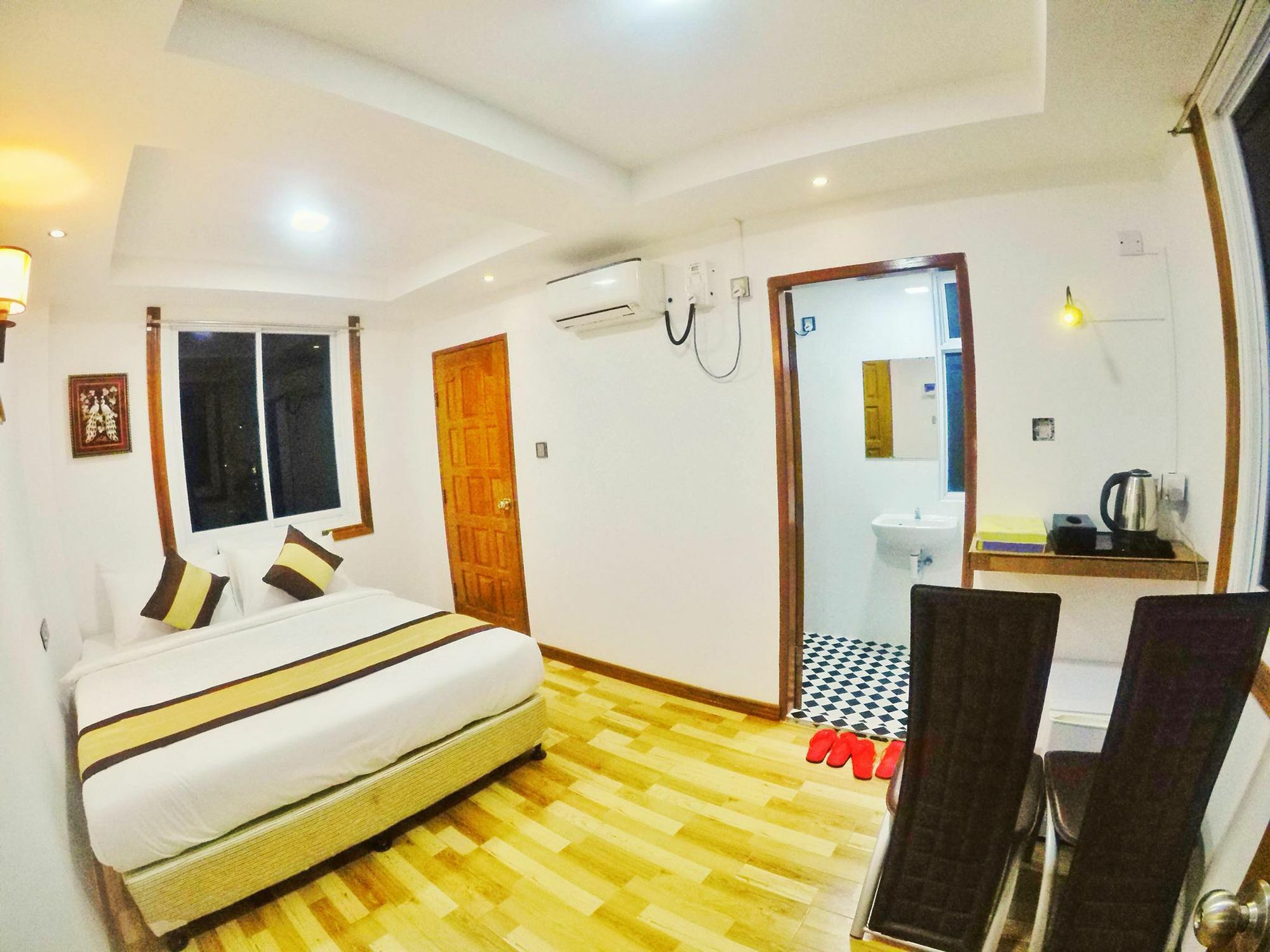 The Lodge Yangon Poshtel Extérieur photo