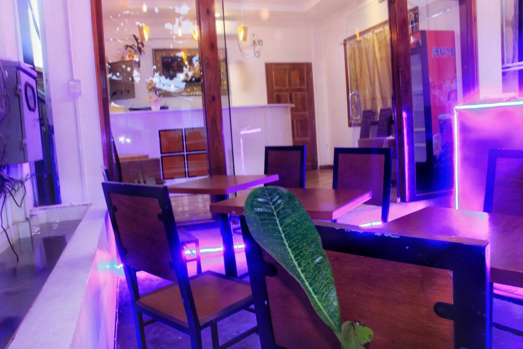 The Lodge Yangon Poshtel Extérieur photo